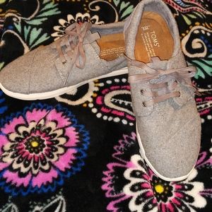 Size 9 Women's TOMS Del Rey Lace-up grey fabric